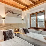 Alpes V, Alpes Agency, Chamonix, Sleeps 5 * Chamonix